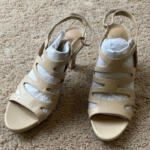 NWOT - Naturalizer Pressley Slingback Platform Sandal